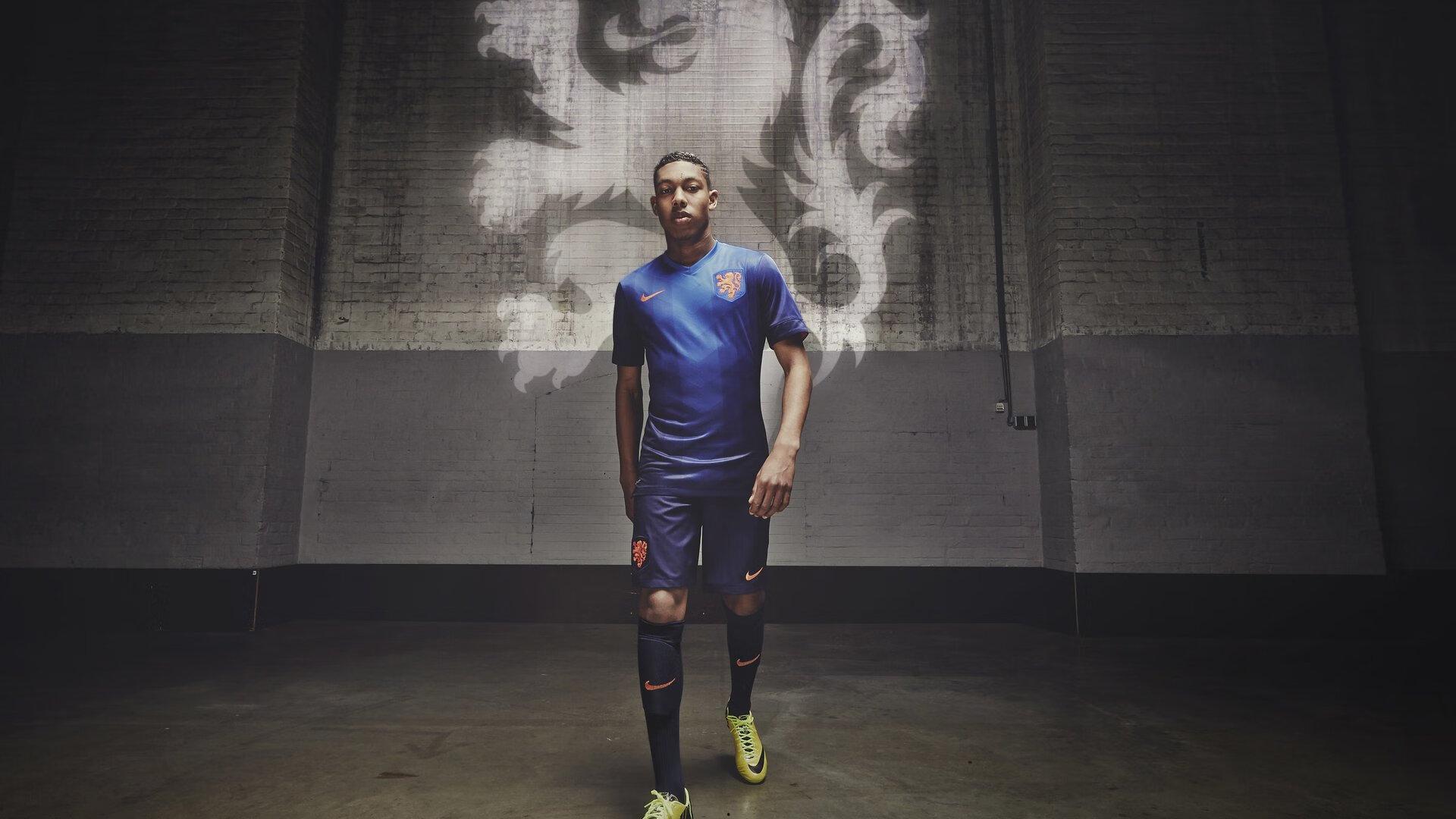 温网2024，阿尔卡拉斯卫冕成功，斯瓦泰克首夺草地大满贯