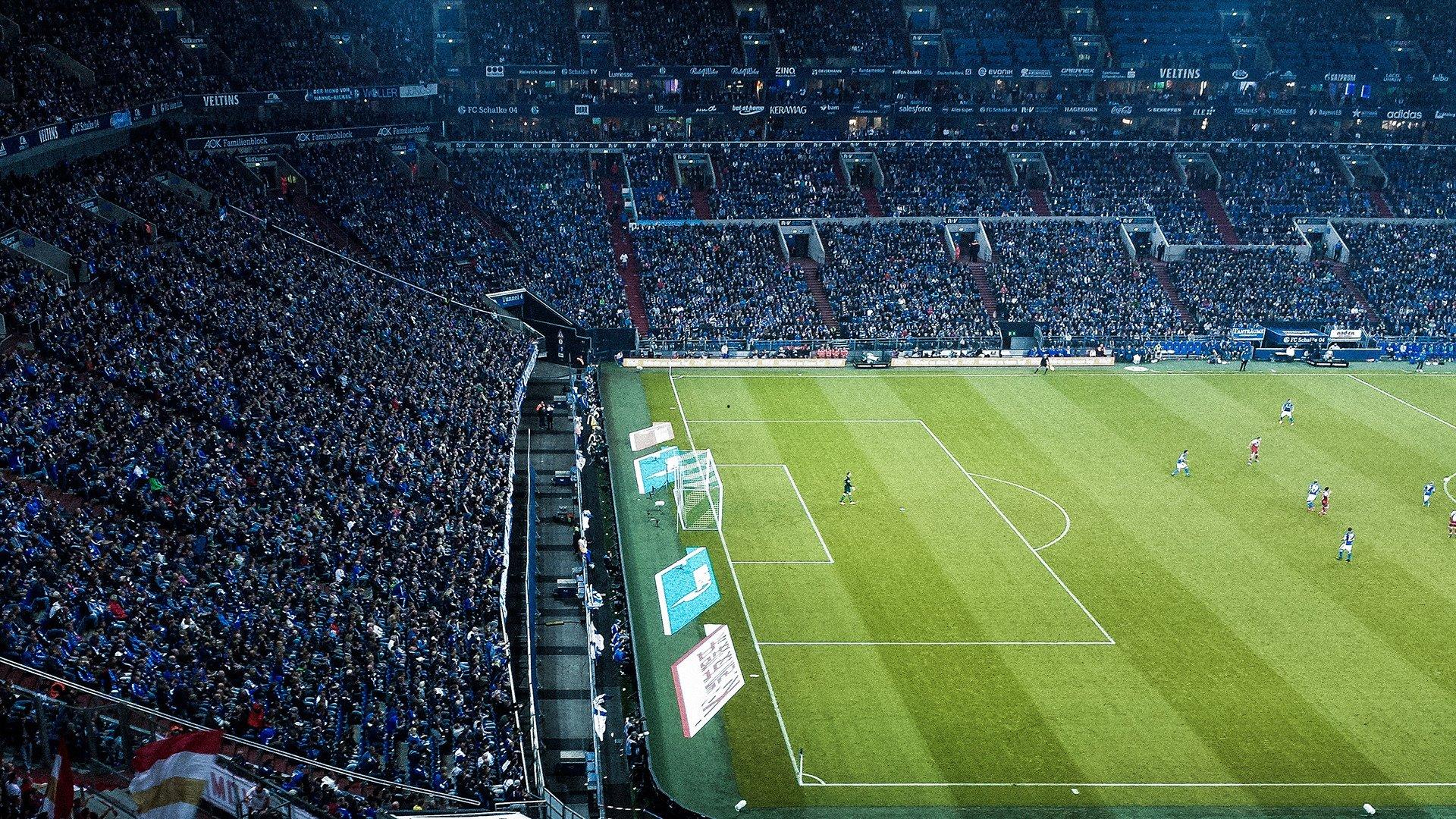 欧冠决赛巅峰对决，皇家马德里加时绝杀利物浦，第15次捧起大耳朵杯