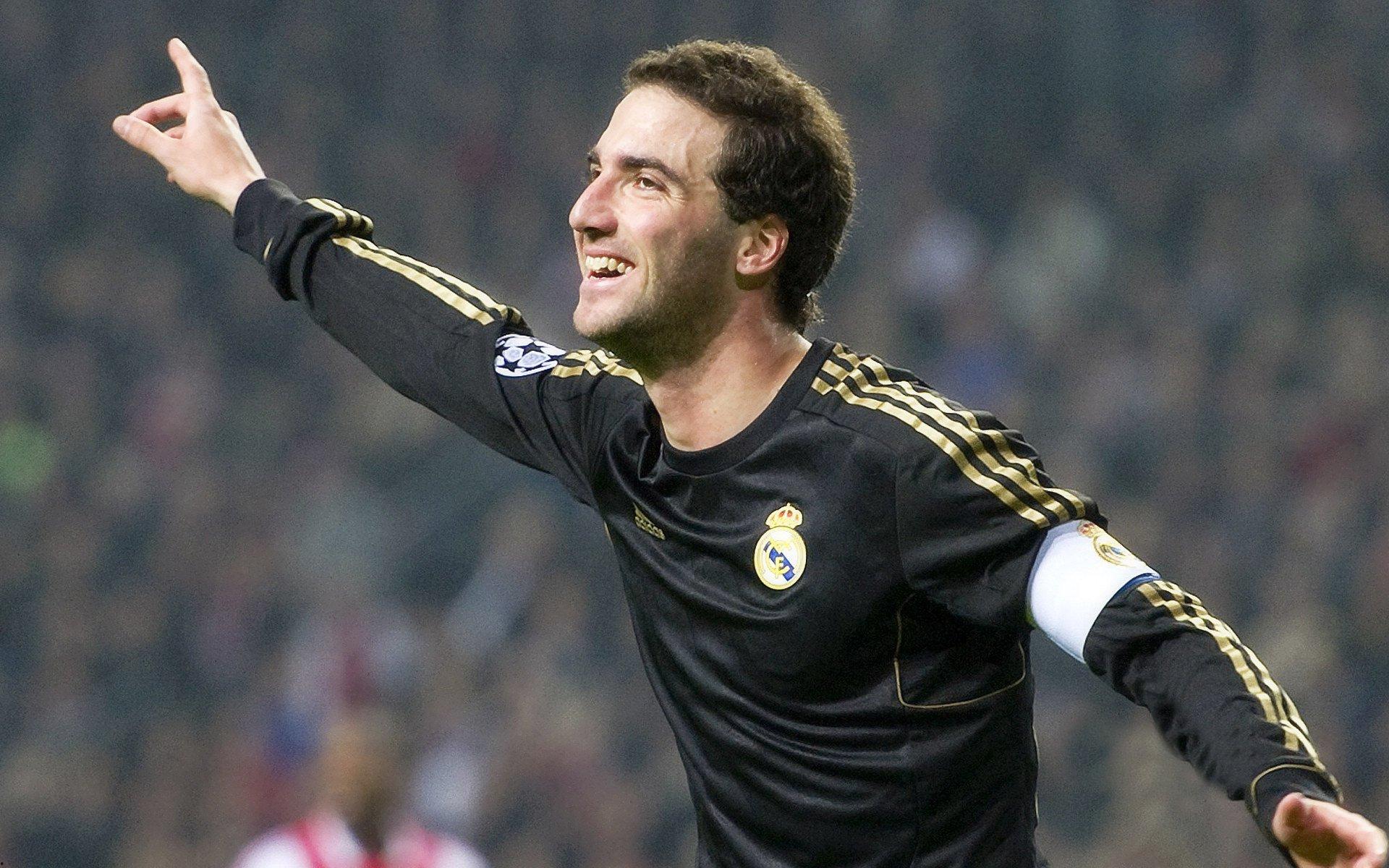 巅峰对决!扣篮大赛惊艳全场,新星闪耀致敬传奇