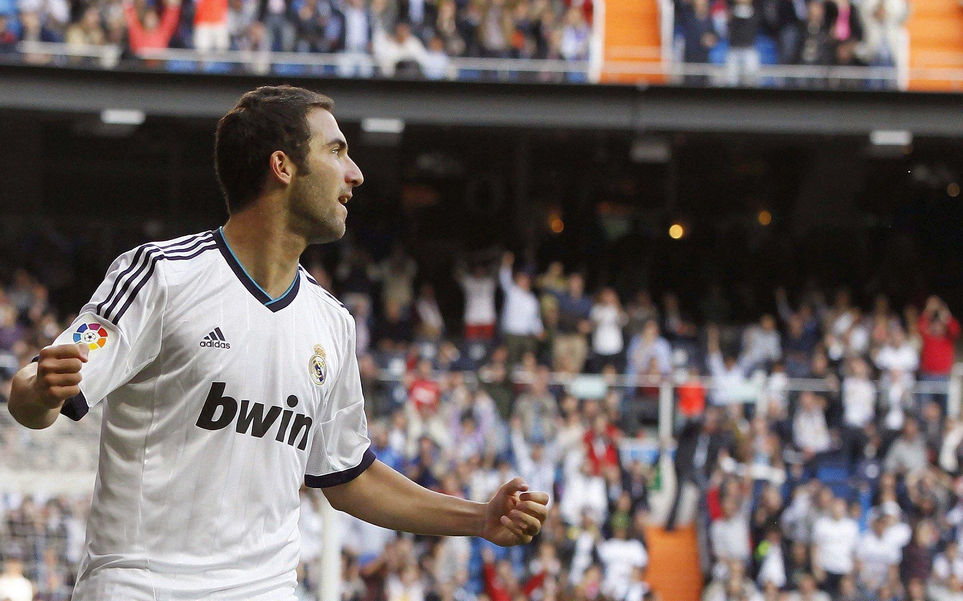 中超联赛激战正酣,争冠保级形势扑朔迷离